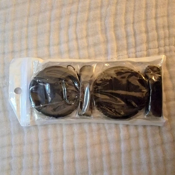 New Set of Two 55mm Lens Cap With Carry Straps - Picture 2 of 3
